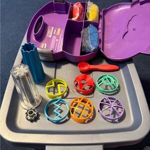 Kinetic Sand Sandwhirlz in Carry Case Sensory Toys Made With Natural Sand